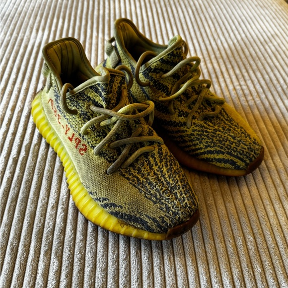 Size 5 - Semi Frozen Yellow adidas Yeezy Boost 350 V2 - used and loved - Picture 3 of 7